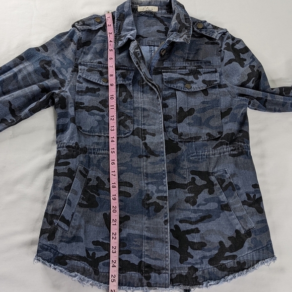 Elan Two Tone Blue Camo Raw Hem Denim Utility Jacket - Picture 8 of 9